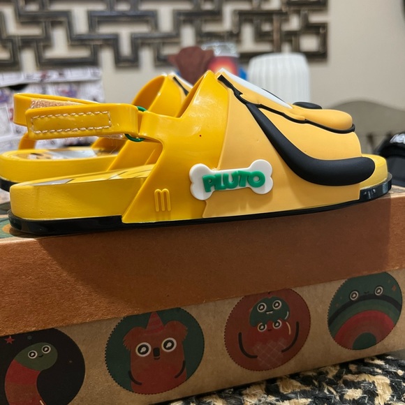 Mini Melissa boy sandals 💛 fits for 4-6 years old children. - Picture 3 of 4